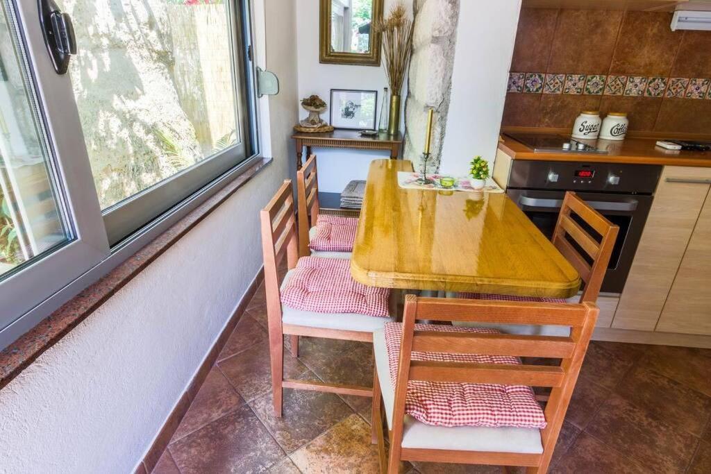 Garden Apartment- Near Sea 2 도브로타 외부 사진
