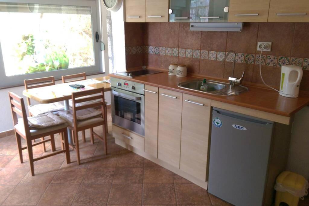 Garden Apartment- Near Sea 2 도브로타 외부 사진